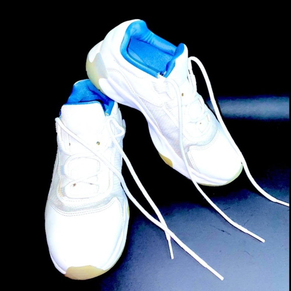 AIR JORDAN 11 | White UniversityBlue low-top basketball shoes | Sz 4.5 Big Boy